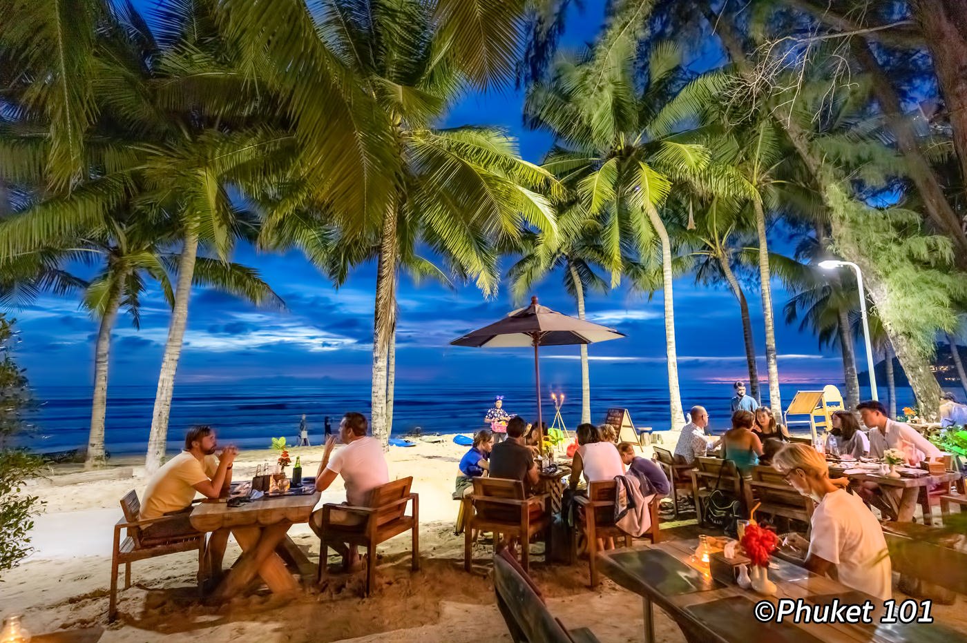 Boat Bar restaurant in Kamala