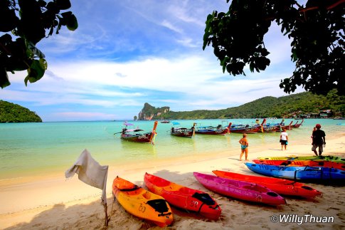 Renting Kayaks on Loh Dalum Beach in Phi Phi Island