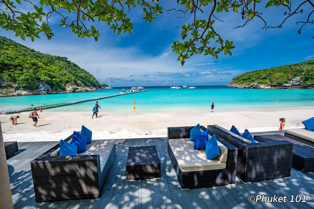 the-racha-resort-bar